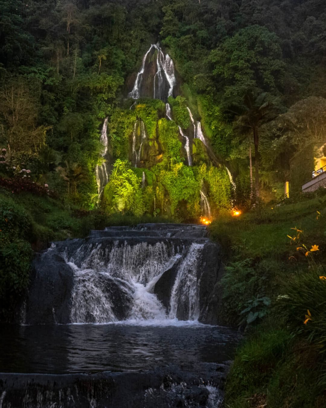 CASCADA-NOCHE-3-1-edited-2048x1434